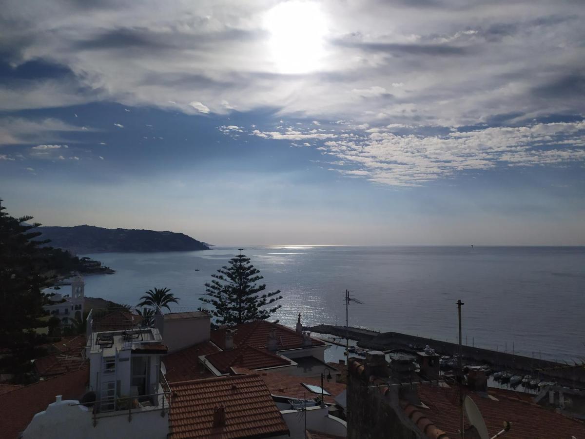 La Terrazza Acomodação com café da manhã Bordighera Exterior foto