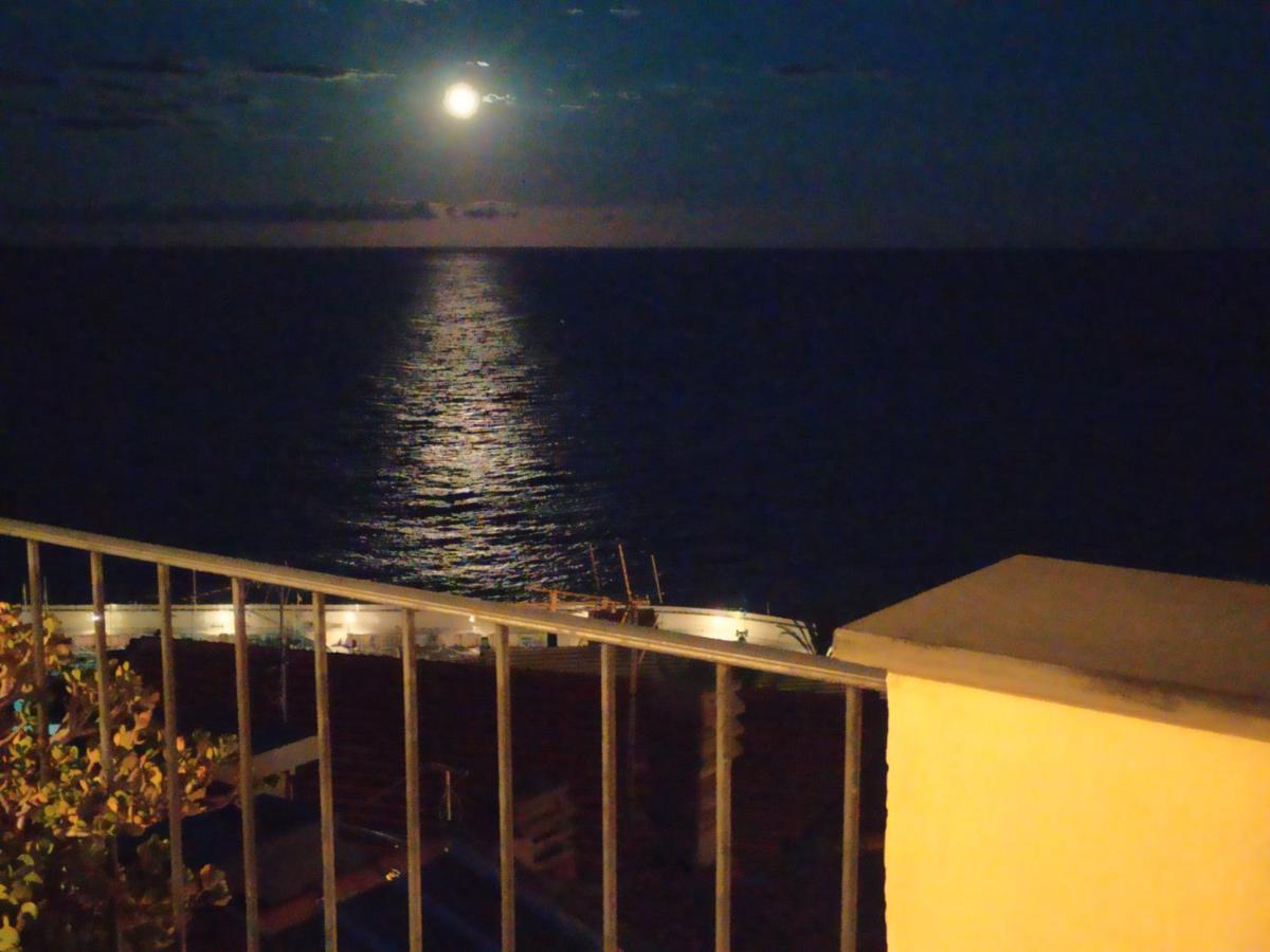 La Terrazza Acomodação com café da manhã Bordighera Exterior foto