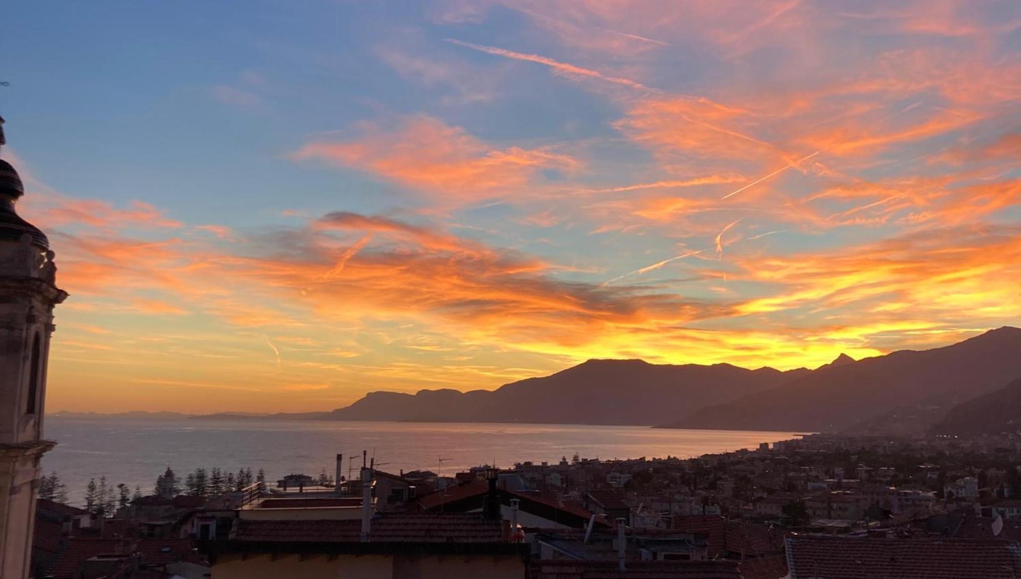 La Terrazza Acomodação com café da manhã Bordighera Exterior foto